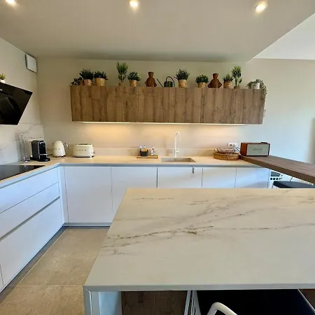 Indigo - Sea View, Pool And 50 M Away Vila *